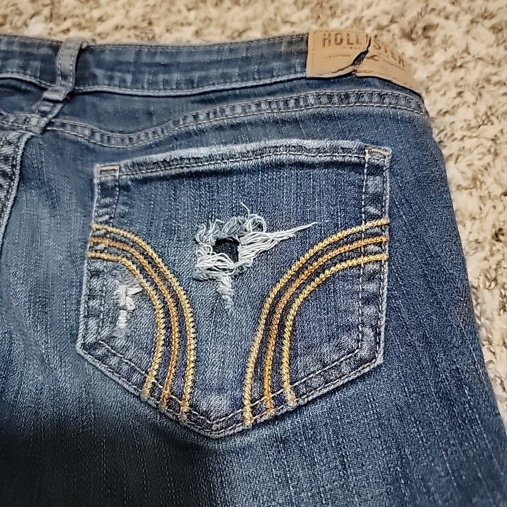 Hollister Women's Blue Distressed Straight Leg Jeans - Picture 3 of 9
